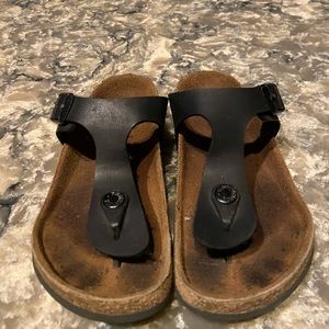 Kids size 32 Birkenstock’s